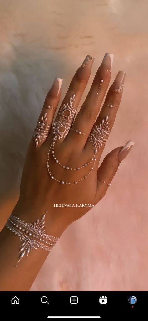 Summer Henna Designs Hands, Pink Henna, Palm Henna Designs, Henna Designs Palm, Henna Designs Back, Cute Henna Designs, Red Henna, Henna Nails, Henna Inspired Tattoos