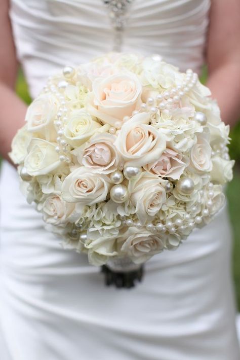 Gorgeous Blush Pink & White Bridal Bouquet with Pearls by Splendid Sentiments / http://www.himisspuff.com/spring-summer-wedding-bouquets/2/ Pink White Bridal Bouquet, Bouquet With Pearls, Bride's Bouquet, Summer Wedding Bouquets, Vintage Wedding Theme, White Bridal Bouquet, White Bridal, Bride Bouquets, Pearl Wedding