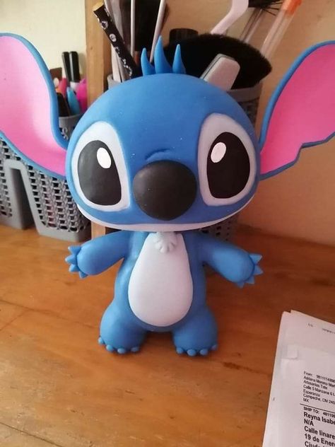 Clay Disney Characters, Cumple De Stitch Ideas, Stitch Clay, Clay Stitch, Lilo And Stitch Cake, Easy Clay Sculptures, Crea Fimo, Stitch Cake, Clay Monsters