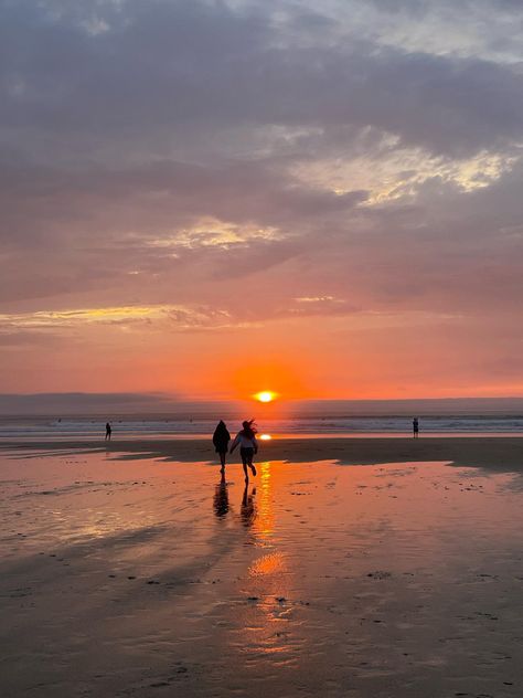 Date Asthetic Picture, Beach Walks Aesthetic, Sunset Walk Aesthetic, Beach Core Aesthetic, Beach Walk Aesthetic, Sunrise Beach Aesthetic, Aesthetic Walk, Beach Fashion Photography, Sunset Beach Aesthetic