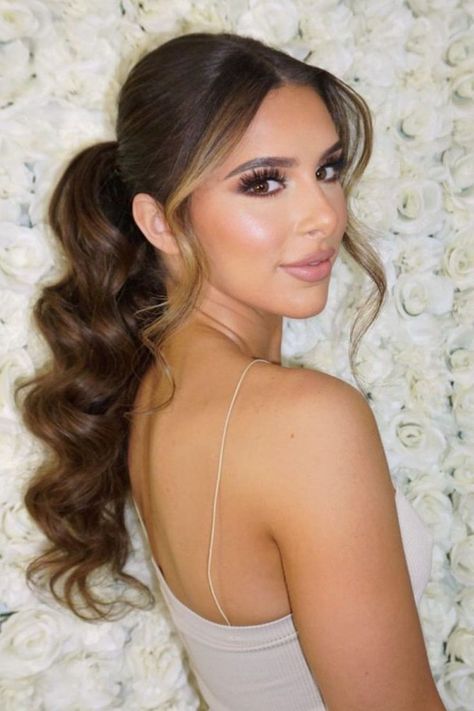 High Curled Ponytail With Face Framing Mexico Hairstyles, High Pony Wedding Hair, Pony Tailed Hairstyle, Bridesmaid Ponytail, Prom Ponytail Hairstyles, Wedding Ponytail Hairstyles, Bridesmaid Hair Ponytail, Wedding Ponytail, Barbie Ponytail