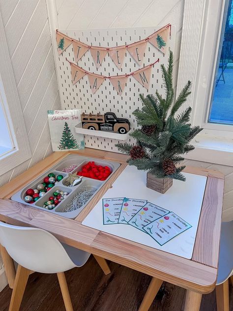 Toddler Box Activities, Toddler Sensory Table Ideas, Christmas Flisat Table Ideas, Diy Sensory Bin Table, Flisat Table Ideas, Fish Sensory Bin, Sensory Table Christmas, Christmas Sensory Tray, Christmas Sensory Table