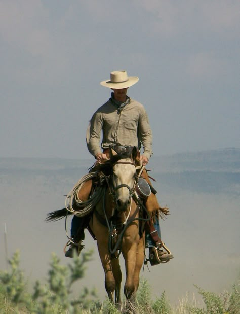 Mode Country, Cowboy Photography, Cowboy Love, Cowboy Pictures, Real Cowboys, Wilde Westen, Into The West, Cowboy Girl, Western Life