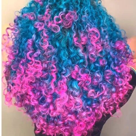 Blue Curly Hair, Adore Hair Dye, Dyed Curly Hair, Dyed Hair Inspiration, Colored Curly Hair, Dyed Natural Hair, Beautiful Hair Color, Curly Hair Styles Easy, Pretty Hair Color