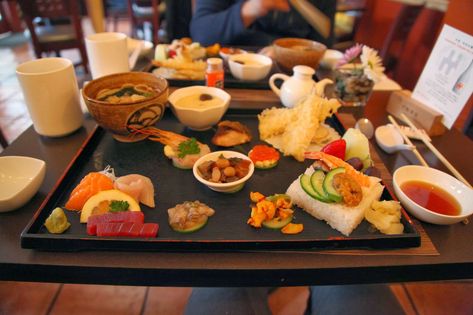 [I ate] kaiseki ryori (traditional multi-course Japanese dinner) Kaiseki Ryori, Japanese Dinner, Lunch Set, Japan Trip, Dinner Food, Gluten Free Cooking, Asian Cooking, Beautiful Dishes, The Hub