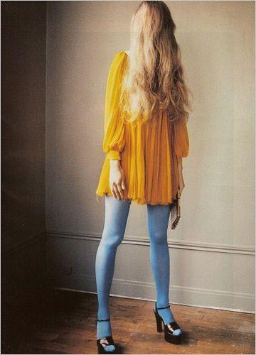 Yellow Tights, Blue Stockings, Blue Tights, Colored Tights, Tights Outfit, Mode Inspiration, Looks Vintage, Look Chic, Yellow Dress