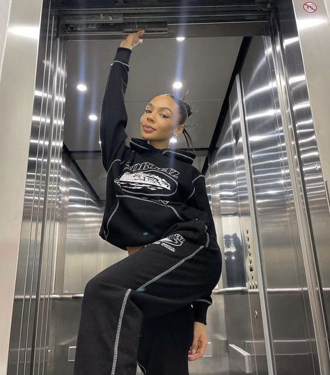 Streetwear Tracksuit Women, Trendy Tracksuits Women, Black Tracksuit For Winter Streetwear, Trapstar Tracksuit Women, Corteiz Tracksuit, Cortiez Tracksuit Girl, Trap Star Tracksuit, Black Long Sleeve Tracksuit For Streetwear, Corteiz Tracksuit On Girl