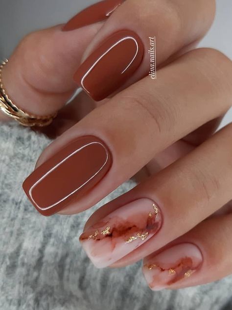 brown and marble nails Nail Color With Terracotta Dress, Fall Nail Designs Coffin Short, Short Nails Fair Skin, Fall Nails 2023 Trends Square, Burnt Orange Marble Nails, Nail Designs Copper, Family Photo Nails, Fall Nail Designs Square Short, Rust And Gold Nails