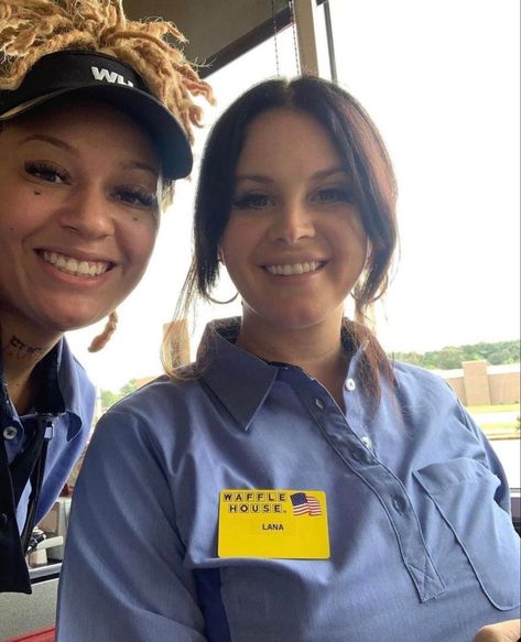 mother at wafflehouse Florence Alabama, Lana Del Rey Love, Lana Del Rey Vinyl, Lana Rey, Lizzy Grant, Elizabeth Grant, Waffle House, Lana Del Ray, One Year Ago