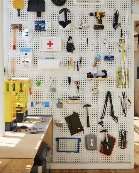 Pegboard Living Room, Pegboard Workshop, Peg Board Tools, Pegboard Shelves, Creative Workspace Inspiration, Track Shelving, Workspace Studio, Pulley System, Brooklyn Apartment