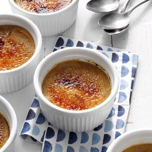 Rum Raisin Creme Brulee Recipe: How to Make It | Taste of Home Food Network, Thermomix, Turkey Roasting Pan, Escapade Gourmande, Creme Brulee Recipe, Brulee Recipe, Caramelized Sugar, Creme Brulee, Vanilla Flavoring