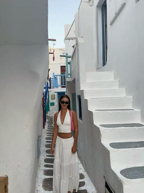 I am Greek... This is What I Pack for the Greek Islands | Greece Outfit Ideas - Jennysgou Greek Honeymoon Outfit, White Outfits Beach, Mykonos Outfit Summer, Mykonos Greece Outfit, Greece Summer Outfits, Mykonos Outfit, Greece Vacation Outfit, Greece Outfit Ideas, Pack For A Week