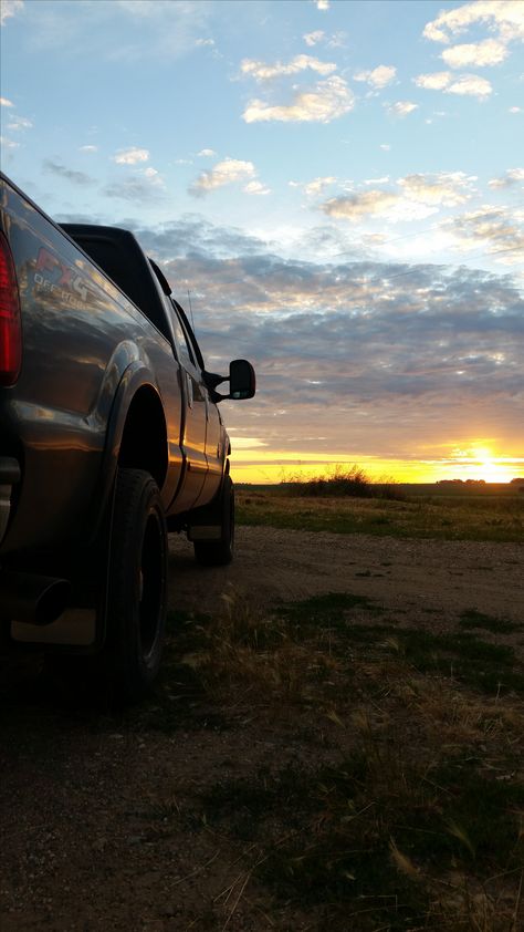 This is a picture of my truck and the sunset at about 5:30 in the morning Aesthetic Truck Pictures, Black Pickup Truck Aesthetic, Big Truck Aesthetic, Country Truck Aesthetic, Truck Pictures Ideas, Country Girl Truck, Truck Aesthetic, Girl Truck, Wallpaper And Widgets