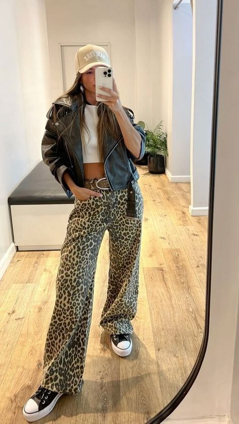 Leopard Cargo Pants Outfit, Car Event Outfit, Summer Going Out Outfit Night Casual, Leopard Pants Outfit 2024, Leopard Print Jeans Outfit, Animal Print Pants Outfit, Leopard Outfit Ideas, Leopard Jeans Outfit, Leopard Pants Outfit