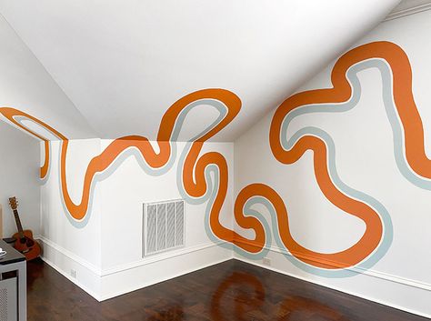 Squiggle Line Wall, Squiggle Line Wall Paint, Wall Squiggle Paint, Mural Art Simple, Squiggle Mural, Squiggle Wall Mural, Swirl Mural, Funky Accent Wall, Fun Wall Painting Ideas