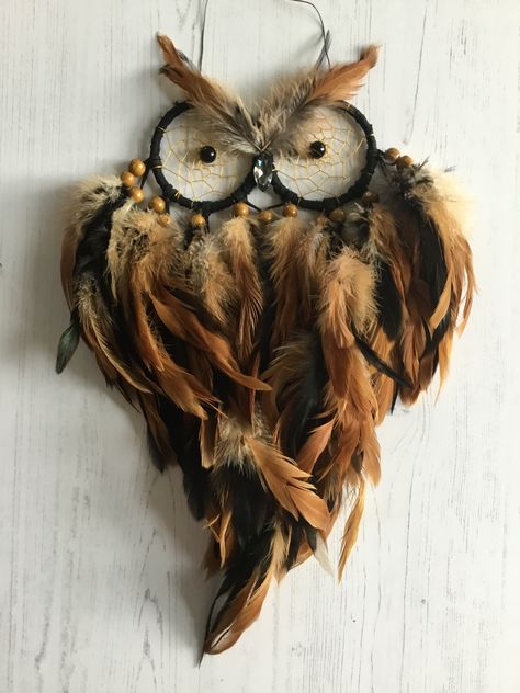 Owl Dreamcatcher, Owl Dream Catcher, Owl Tutorial, Feather Crafts Diy, Dream Catcher Decor, Dream Catcher Art, Owl Wall Hanging, Dream Catcher Craft, Woodland Art