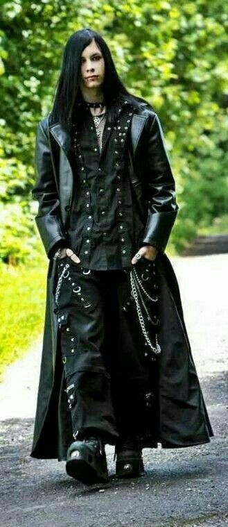 Street Style Its summer. Why. Why do you do this? Outfits Ideas Y2k, Y2k Outfits Ideas, Outfits Street Styles, Goth Guy, Y2k Outfits Street Styles, Y2k Outfits Men, Gothic Mode, Goth Guys, Gothic Men