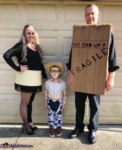 Christmas Story Costume, Creative Ugly Christmas Sweater, Funny Couple Halloween Costumes, Diy Ugly Christmas Sweater, Easy Halloween Party, Christmas Sweater Dress, Cowboy Costume, Costume Works, Black Family