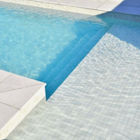 White Pool Tile Ideas: Designing A Modern Outdoor Space With A Contemporary Flair White Pool Tile, Pool Tile Ideas, Waterline Pool Tile, Plastic Swimming Pool, Garden Pool Design, Ideas De Piscina, White Pool, Deck Piscina, Outdoor Pool Area