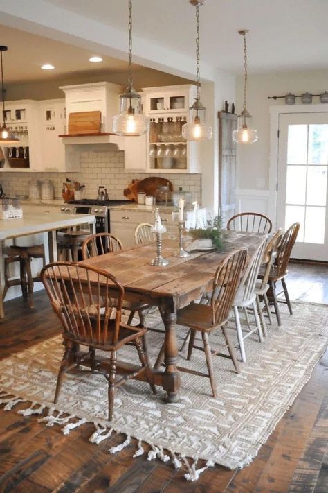 Eat In Farmhouse Kitchen Ideas, Farmhouse Dining Rooms, Cottage Dining Rooms, Farmhouse Trends, Lovely Kitchen, Farmhouse Kitchen Tables, Country Dining Rooms, Dinner Room, Rustic Farmhouse Kitchen