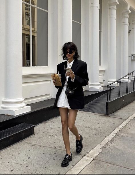 Loafers Outfit Summer, Black Loafers Outfit, Simple Clothes, Prada Loafers, Nyc Fashion Week, Loafers Outfit, Fashion Week Outfit, Corporate Outfits, Preppy Girl