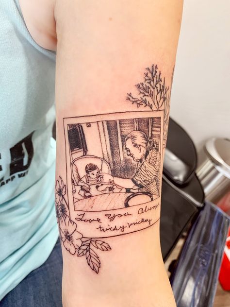 𝓜𝓲𝓬𝓱𝓪𝓮𝓵𝓪 𝓦𝓮𝓻𝓷𝓮𝓻 🔬��🧬 on Twitter: "Tattoo #2: Polaroid of my Papa & I with his handwriting saying, “Love you always, tricky mickey”, because that’s what he always called me.💜 I miss him everyday.😔💕 #tattoo #polaroid #papa #grandpa #love #family… https://t.co/Fa3UOMgNqj" In Memory Of Grandpa Tattoo Ideas, Memory Of Grandpa Tattoo, Poloroid Tattoo Idea, Tattoos For Papa, Polaroid Tattoo Design, Papaw Tattoo, Miss You Tattoo, Polaroid Picture Tattoo, Grandpa Tattoo Ideas