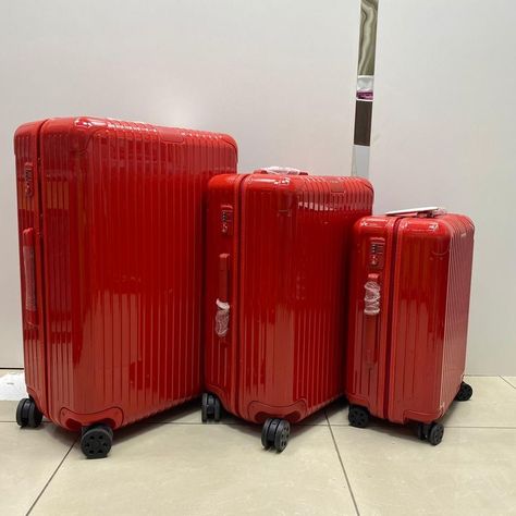 Pretty Luggage, Red Luggage, Rimowa Luggage, B Letter Images, Luggage Red, Expensive Purses, Korean Bag, Travel Luggage Packing, Travelling Bag