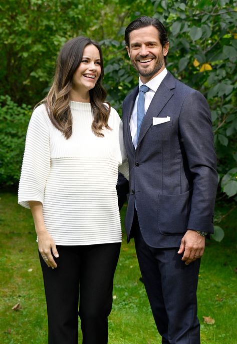 Prince Carl Philip and Princess Sofia Tour Arvika, Värmland — Royal Portraits Gallery Royal Family Fashion, Princess Sophia, Royal Portraits, Swedish Royalty, Prince Carl Philip, Princess Victoria Of Sweden, Nail It, Queen Silvia, Familia Real