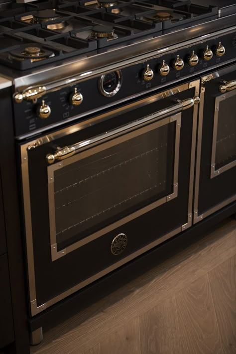 Double Range Oven, Black Oven Range, Bertazzoni Heritage Range, Bertazonni Range, Luxury Oven, Bertazzoni Range Kitchen, Aesthetic Appliances, Bertazzoni Kitchen, Bertazzoni Range