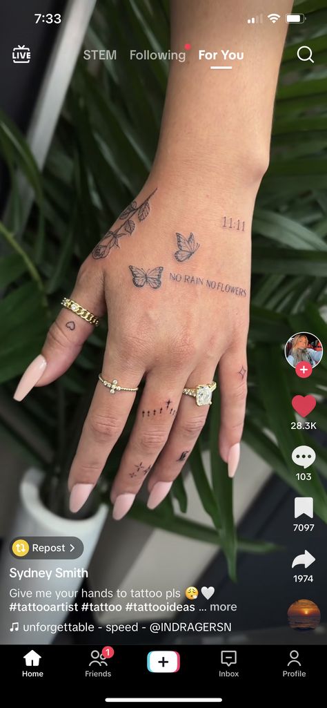 Pretty Tattoo Ideas, Tattoo Main, Full Hand Tattoo, Pretty Tattoo, Flower Wrist Tattoos, Pretty Hand Tattoos, Small Pretty Tattoos, Petite Tattoos, Hand Tattoos For Women