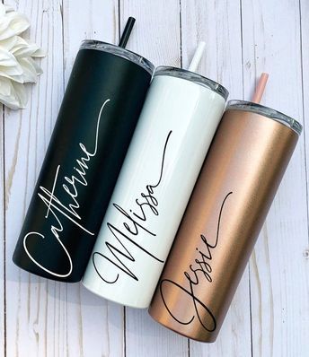 Customized Tumblers Ideas, Gift Business Ideas, Cricut Personalized Gifts, Cute Personalized Gifts, Customized Gift Ideas, Tumbler Prints, Personalized Holiday Gifts, Personlized Gifts, Personalize Gifts