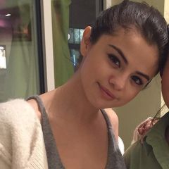 Green Eyeshadow Looks, Selena Gomez Images, Green Eyeshadow Look, Selena Gomez Album, Green Eyeshadow, Marie Gomez, Glowy Makeup, Makeup Pictures, Without Makeup