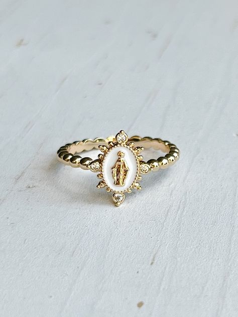 Old Money Rings, Rings Beautiful, Pretty Jewelry Necklaces, Catholic Jewelry, Jewelry Accessories Ideas, Classy Jewelry, Jewelry Essentials, Jewelry Lookbook, Christian Jewelry