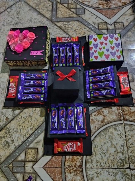 Gift Explosion Box Ideas, Chocolate Box Gift Diy, Chocolate Explosion Box Ideas, Chocolate Box Gift Ideas, Explosion Box Ideas, Gift Box For Girlfriend, Chocolate Present, Crafts For Girlfriend, Valentines Day Gifts For Girlfriend