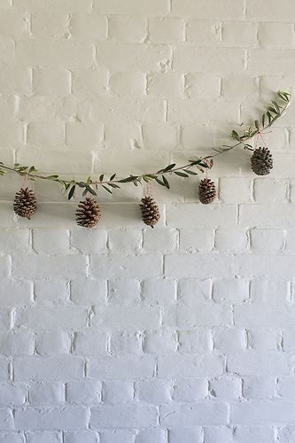 Olive Branch Garland, Simple Holiday Decor, Pinecone Garland, Christmas Decorations Apartment, Diy Christmas Garland, Navidad Diy, Diy Garland, Noel Christmas, Olive Branch