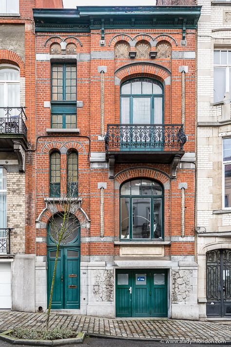 Art Nouveau House in Brussels, Belgium Art Nouveau Arquitectura, Green Doors, Architecture Drawing Art, Brussels Belgium, Cute House, House Drawing, Architecture Old, Urban Sketching, City Buildings