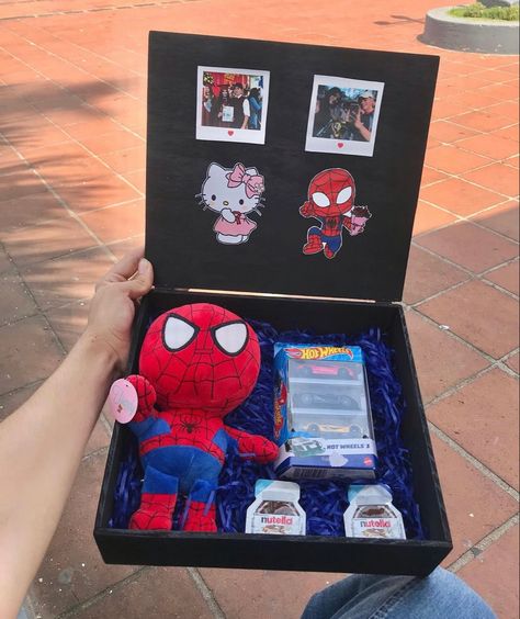 Boyfriends Birthday Ideas, Spiderman Gifts, Spiderman Theme, The Wedding Cake, Birthday Gifts For Boyfriend Diy, Bf Gifts, Cute Couple Gifts, Creative Gifts For Boyfriend