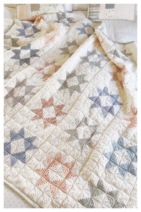 Star Quilt Bedspread Blanket Free Crochet Pattern - DIY Magazine Crochet Granny Square Quilt Pattern, Cross Stitch Crochet Blanket, Patchwork Crochet Blanket, Quilts Crochet, Granny Square Blanket Crochet Pattern, Crochet Coverlet, Crochet Quilt Pattern, Auntie Life, Granny Square Quilt