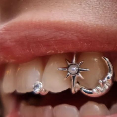 28 on Instagram: "Star Moon and Twinkler. 🌟 Hidden starsign inside.   #별자리 #horoscope #grillz #그릴즈" Star Grillz, Grill Teeth, Tooth Jewelry, Grillz Teeth, Small Grill, Tooth Gems, Tooth Gem, Teeth Jewelry, Clothing Aesthetic