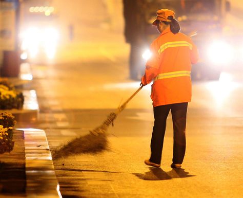 Yu Youzhen, Chinese Millionaire, Works As Street Cleaner To Set Good Example For Her Children Quotes About Parenting, City Clean, People Who Help Us, What The Fact, Jump Street, Talking To Myself, Fact Of Life, Pinhole Camera, City People