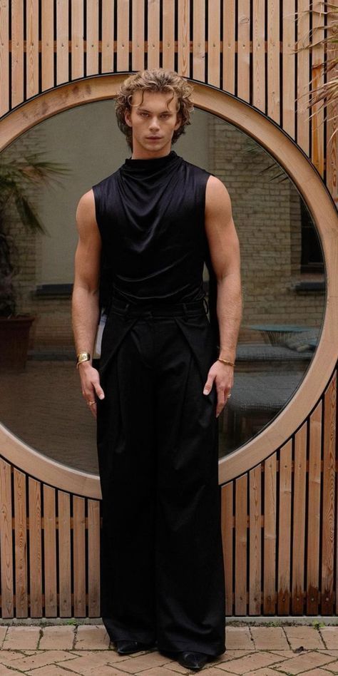 Black High Fashion Outfit Men, Edgy Formal Outfits Men, Mens Feminine Fashion, Men’s High Fashion, Androgynous Fashion Male, Haute Couture Men, Bohemian Outfit Men, Mode Queer, Coachella Outfit Men