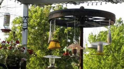 Recycled Wagon wheel bird feeder Covered Bird Feeder, Bird Feeder Station Ideas, Winter Bird Feeders, Bird Feeder Station, Bird Feeder Stands, Large Bird Feeders, Backyard Birds Sanctuary, Backyard Birds Feeders, Pine Cone Bird Feeder