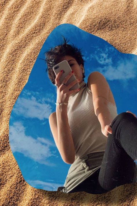 the most unusual place to take a mirror selfie, you've seen hotel bedrooms, you've seen public bathrooms, but have you ever seen one in the desert? Desert Selfie, Jordan Birthday, A Mirror Selfie, Chanel Sublimage, Hotel Bedrooms, Desert Scenes, Desert Resort, Instagram Pose Ideas, Sands Hotel