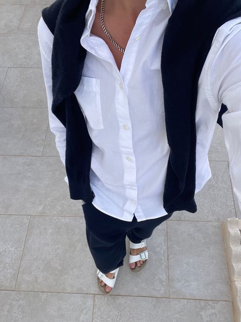 Boys White Shirt Outfit, Oxford Shirt Outfit Men, Mens Jewelry Gold, Wealthy Lifestyle Luxury, White Oxford Shirt, Spiritual Fashion, Luxury Essentials, Guys Fits, Oxford Shirt Men