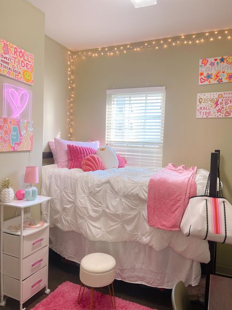 Dorm Futon Ideas, Dorm Room Ideas Cute, Pink Coastal Dorm Room, Aesthetic College Dorms, Dorm Inspo Cozy Pink, White Dorm Room With Pops Of Color, Dorm Room 2024, Dorm Room Aesthetic Pink, Dorm Room Ideas Double