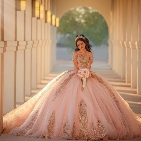 Quinceanera Pink Dresses, Light Pink Quinceanera Dresses, Gold Quince Dress, Rose Gold Quinceanera Dresses, Pink Quinceanera Dresses, Princess Sweet 16, Charro Quince, Black Quince, Quinceanera Dresses Gold