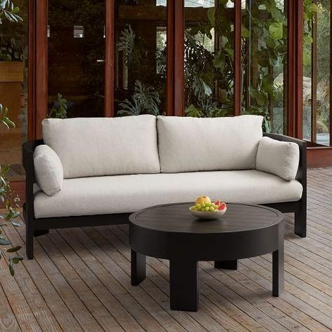 Outdoor coffee table decor