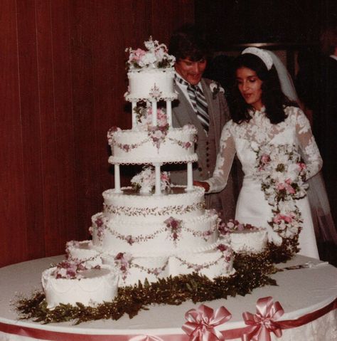 Vintage Brides, Marie Osmond, Wedding Cakes Vintage, Wedding Gowns Vintage, Vintage Bride, Dreamy Wedding, Vintage Bridal, Wedding Dresses Vintage, Wedding Bells