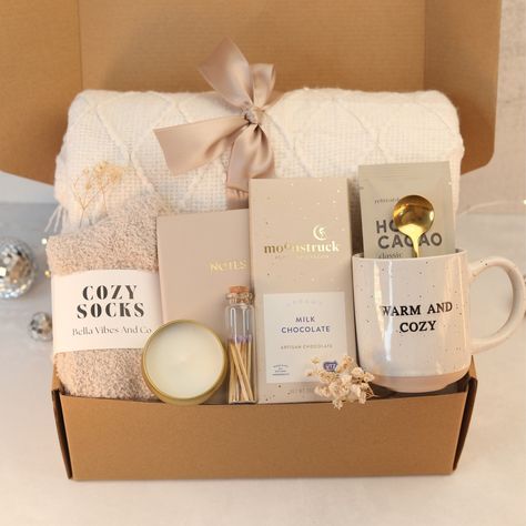 Thoughtful Gifts for Women: Personalized Gift Boxes, Birthday Gifts, Self-Care Boxes, and More Beige Gift Box Ideas, Goodie Bag Aesthetic, Small Care Package Ideas, Thoughtful Birthday Gifts For Friends, 50 Th Birthday Gift Ideas For Women, Small Gift Basket Ideas For Women, Gift Ideas For Best Friend Christmas, Gift Ideas For Your Best Friend, Gift Box Business Ideas