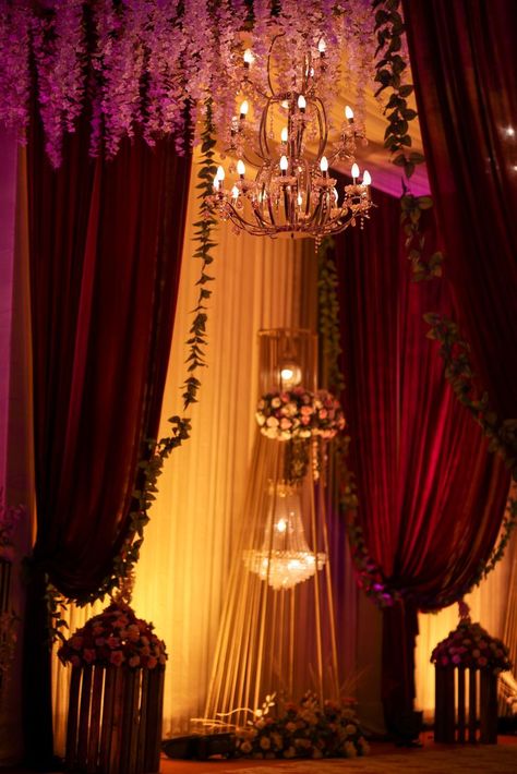 Bangal Ceremony Decorations, Bengali Wedding Decor, Bengali Wedding Mandap, Bengali Wedding Decoration, Antique Wedding Decorations, Bangladesh Wedding, Bengali Marriage, Minimal Wedding Decor, Wedding Decorations Pictures